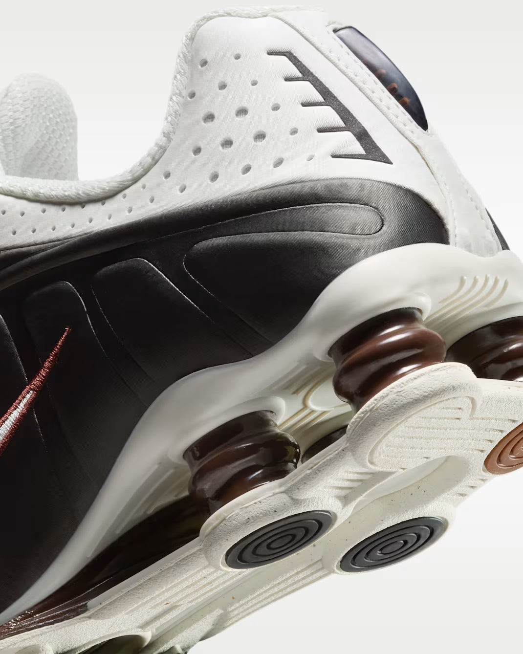 Nike Shox R4 "Brown/Light Sail" Sneaker